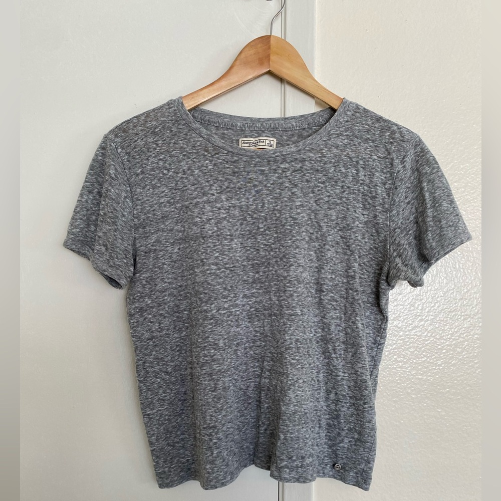 Abercrombie and Fitch Heathered Gray Cropped Tee size small